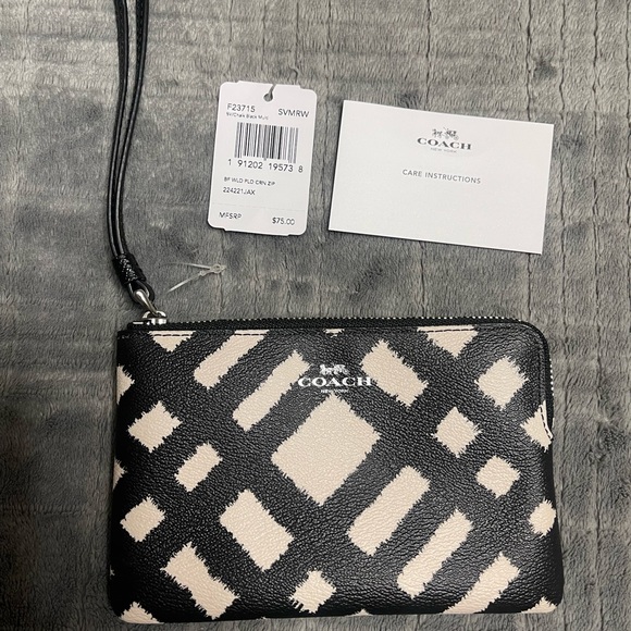 Coach Wristlet - Picture 3 of 4